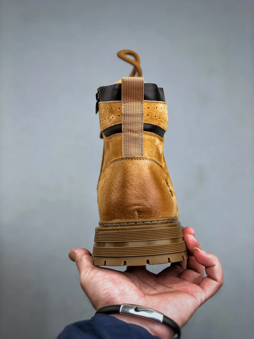 Local 💰560 support store opening new goods 🚀 #Timberland Timberland/Timberland New autumn and winter products Must-have outdoor casual rhubarb boots series for autumn and winter #Guangdong Dachang quality Original box original packaging Fashion and trend matching The fabric is made of Italian 🇮🇹 top matte fine-grained cowhide Light outsole with anti-odor and anti-corrosion genuine leather latex insoles From the outsole to the hardware, all are made from OEM raw materials Same as the original Goodyear's never-opening glue process. Good products don't kill pigs. The quality of the first order is strictly controlled. Exclusively released on the entire network. The quality is beyond doubt. The full set of official website unified packaging gives you a perfect wearing experience. The quality is exquisite and durable. A must-have for sportsmen. Specializes in not looking handsome. High-quality feet feel first-class. This winter, it is specially used for outdoor cold protection. Daily casual matching. Size: 38-44 (leather shoe size)